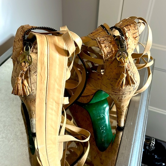 Lisa G Pliner wood like high heels with tassel and zip all the  way up straps. - Picture 2 of 3